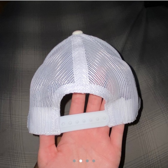 White sparkly chill hat - Picture 2 of 4